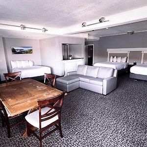 Lakefront Family Suite